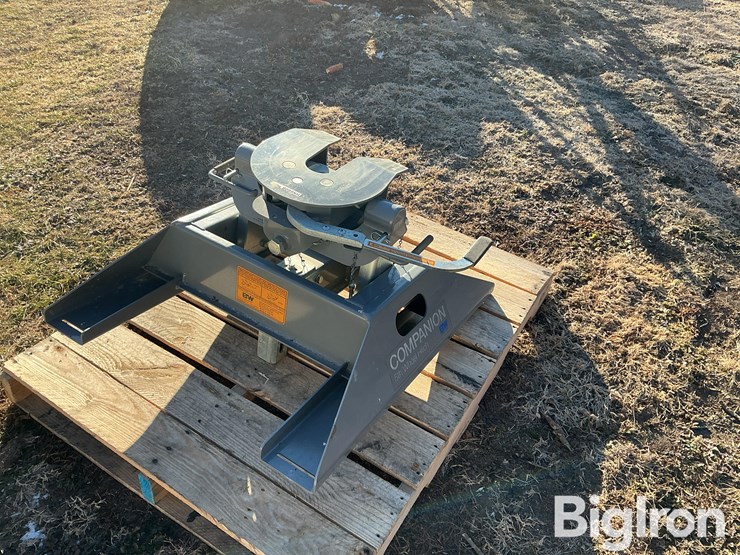 b&w-5th-wheel-rv-hitch-image-5