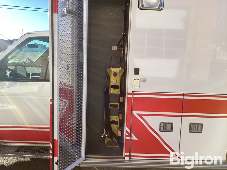 2010-ford-e450-image-11