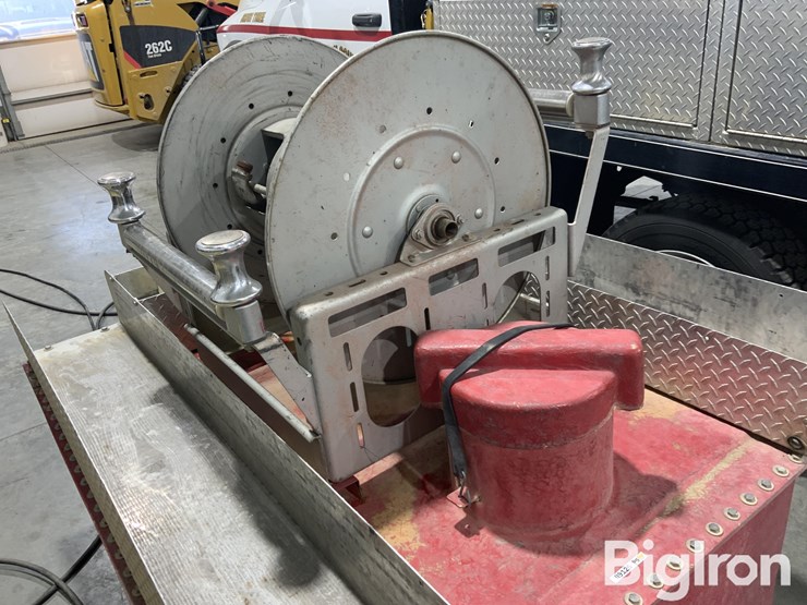 fiberglass-water-tank-w/electric-motor-image-18