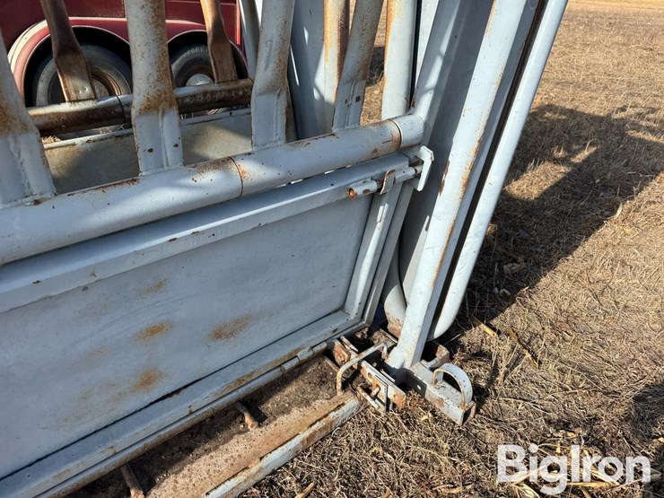 bowman-hydraulic-squeeze-chute-image-13