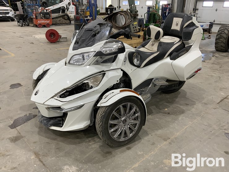 2018-can-am-spyder-rt-trike-image-1