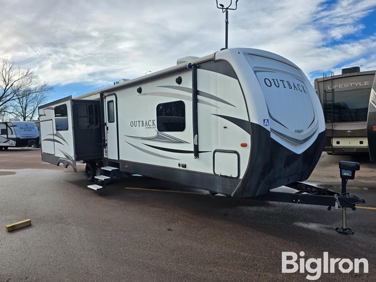 2018-keystone-outback-330rl-travel-trailer-image-3