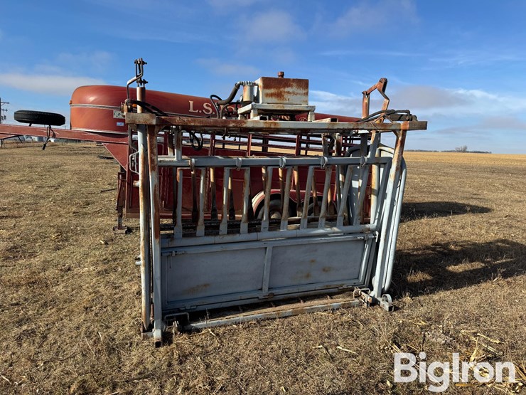 bowman-hydraulic-squeeze-chute-image-8