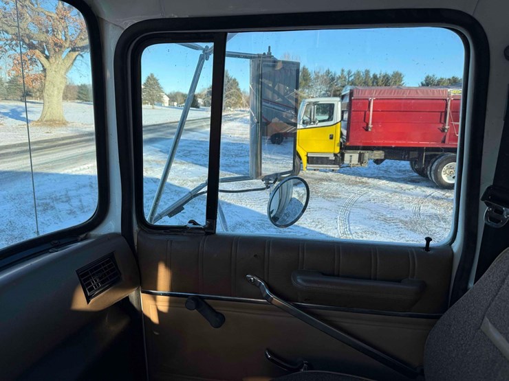 1996-ford-l-image-48