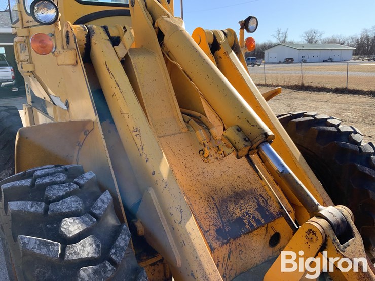 1980-deere-444-image-17