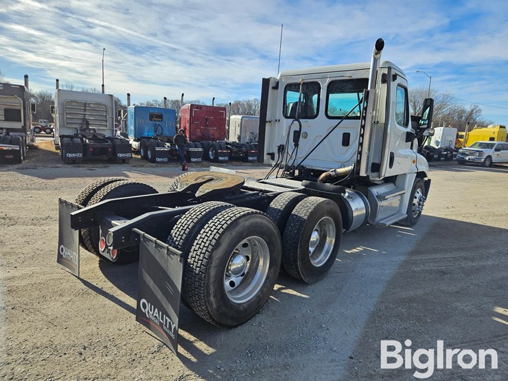 2017-freightliner-cascadia-125-image-5