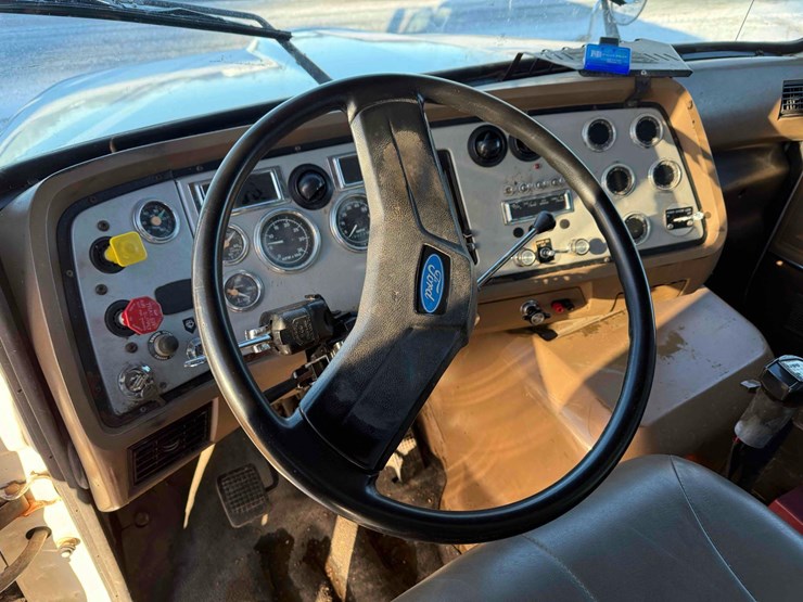 1996-ford-l-image-44