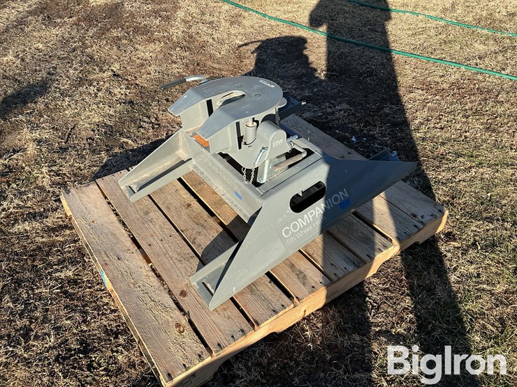 b&w-5th-wheel-rv-hitch-image-3