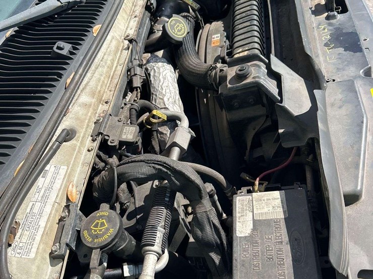 2006-ford-cargo-image-8