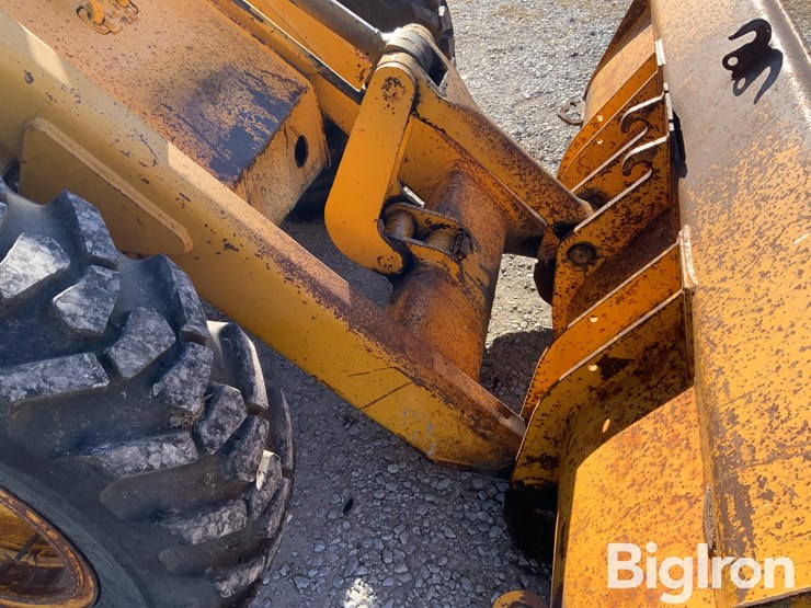 1980-deere-444-image-15