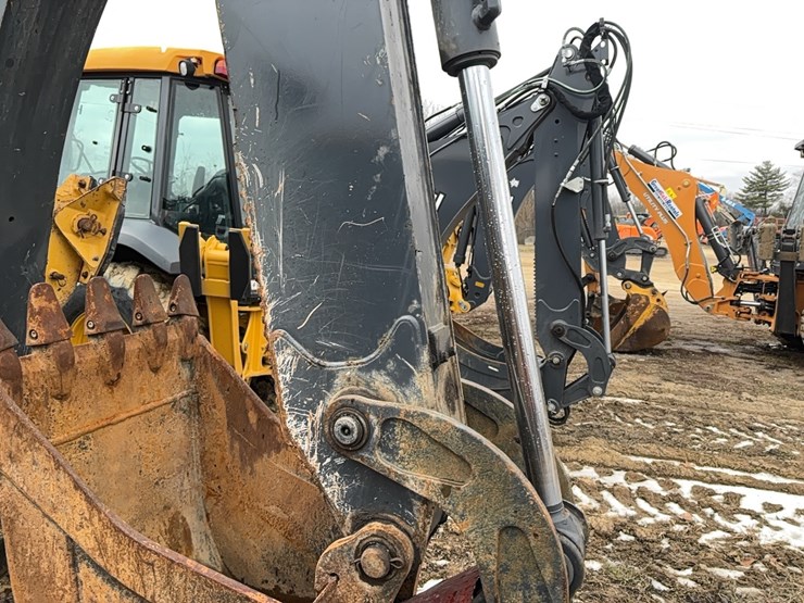 2022-john-deere-310-image-27