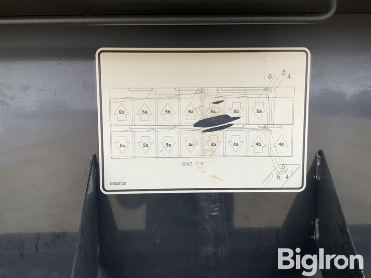 2013-new-holland-340-image-11