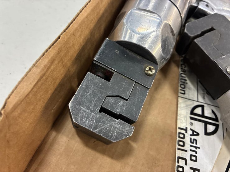 #115299-•-assortment-air-tools-image-6