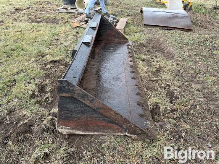 aim-83"-skid-steer-commodity-bucket-image-4