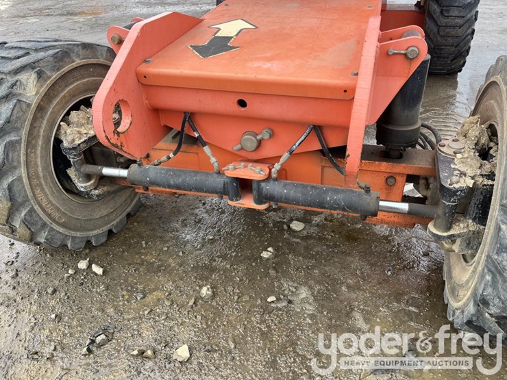 2013-jlg-800aj-image-21