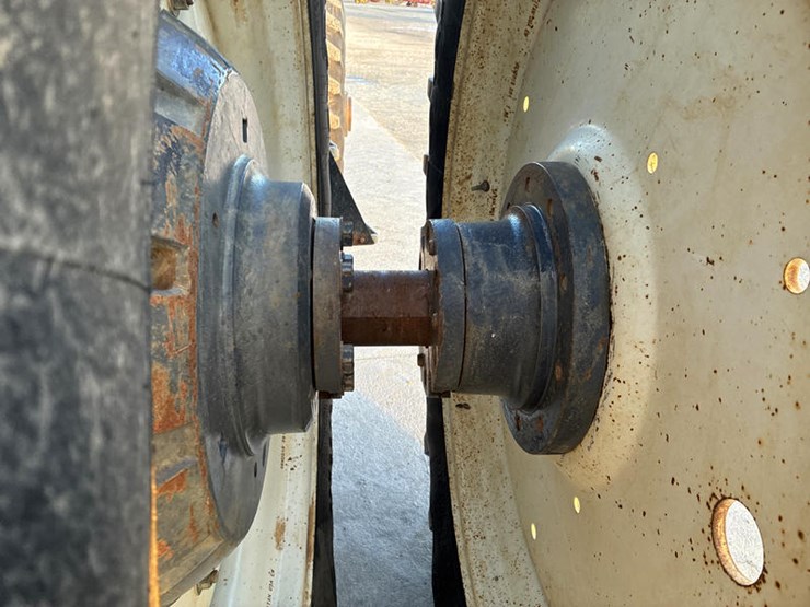 new-holland-8870-image-47