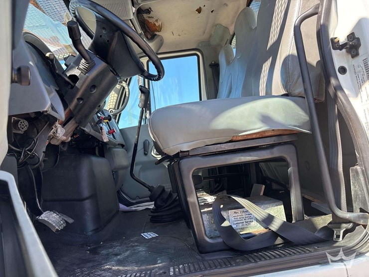 2006-international-durastar-4300-image-22