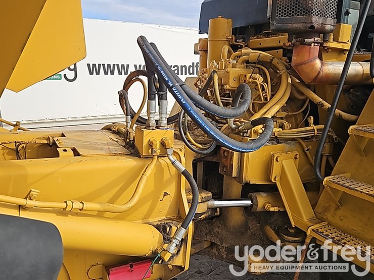 2008-caterpillar-d250e-image-11