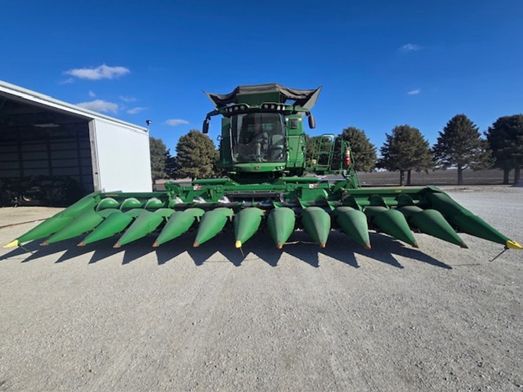 2021-john-deere-c12f-image-19