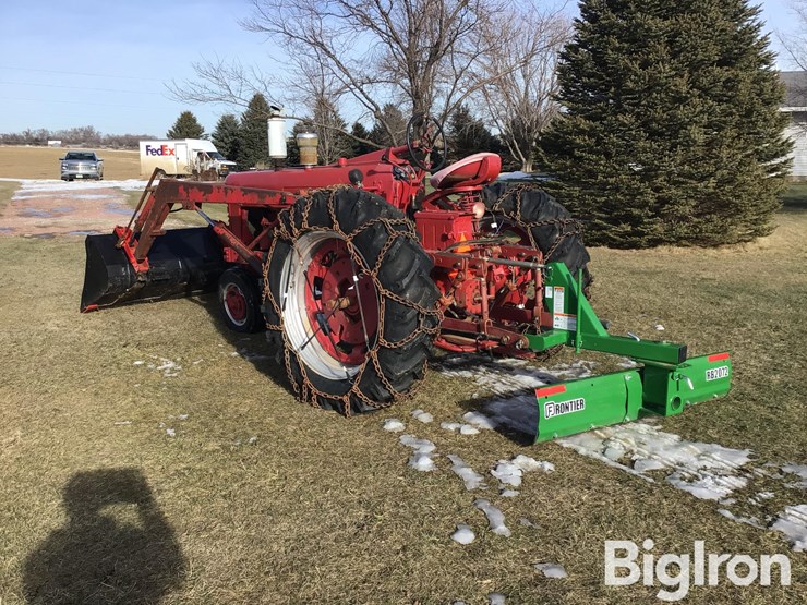 1955-farmall-400-2wd-tractor-w/loader-&-frontier-blade-image-7