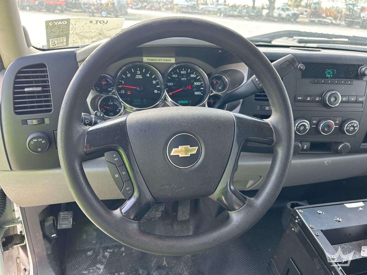 2012-chevrolet-silverado-2500-image-11