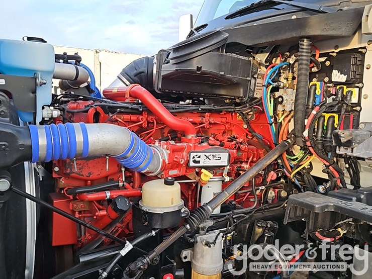 2020-peterbilt-567-image-26