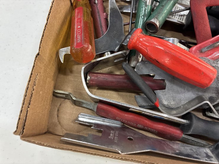 #115303-•-box-of-misc-body-tools-image-2