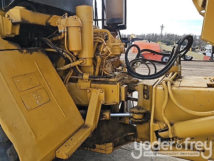 2008-caterpillar-d250e-image-15