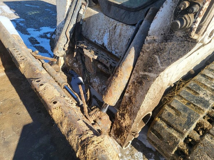 2017-bobcat-t630-image-11