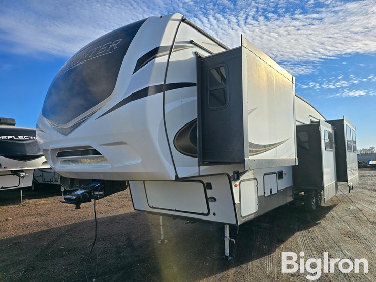 2021-keystone-sprinter-3570lft-5th-wheel-camper-image-1