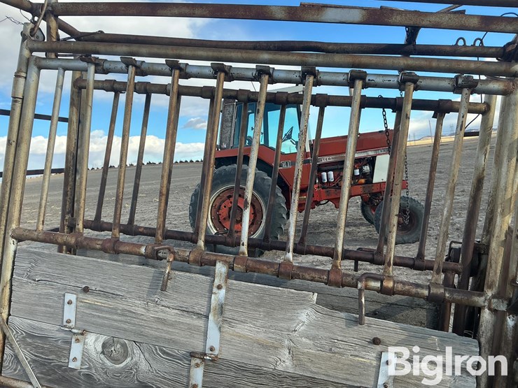 portable-squeeze-chute-image-9