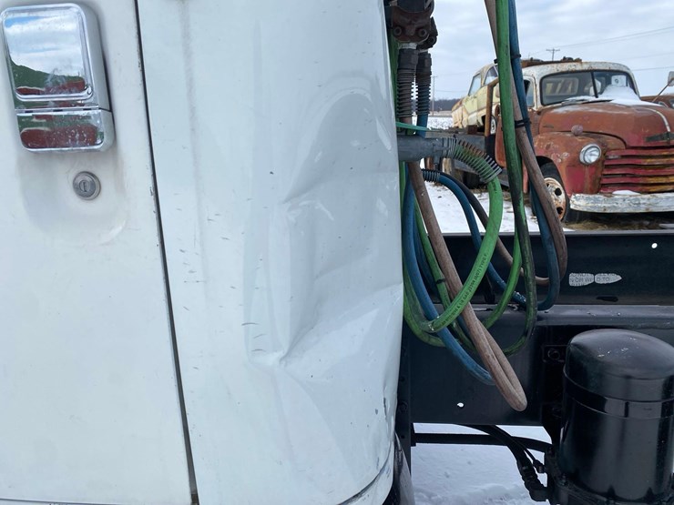 2001-case-ih-4900-image-19