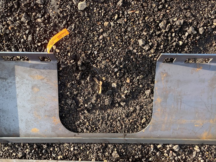 #1187-•-unused-skidsteer-open-center-weldable-quick-attach-plate-image-4