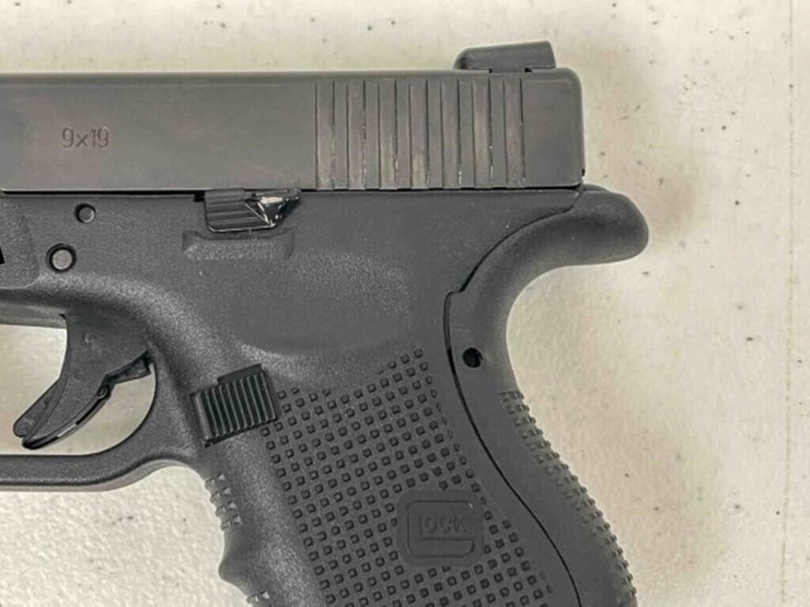 glock-pistol-image-12