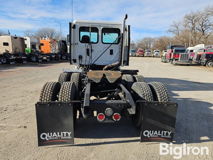 2017-freightliner-cascadia-125-image-6