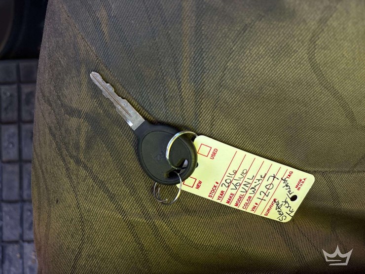 2016-volvo-vnl-t/a-sleeper-cab-truck-tractor-image-53