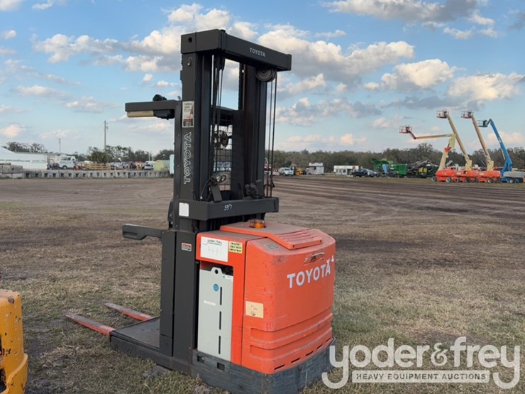 2017-toyota-6bpu15-image-3