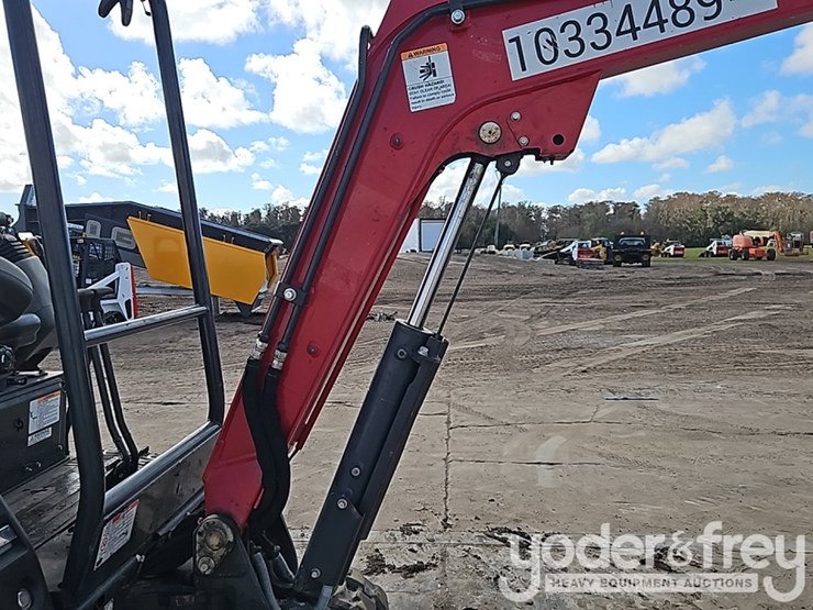 2021-yanmar-vio25-image-15