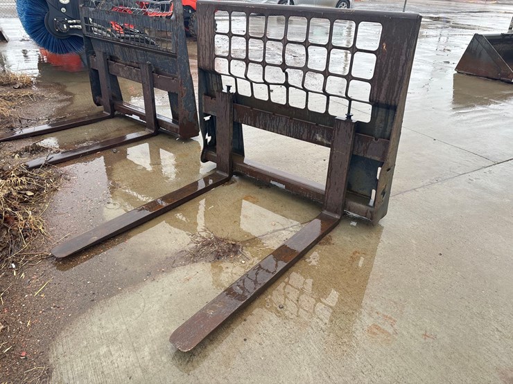 pallet-fork-attachment-image-2