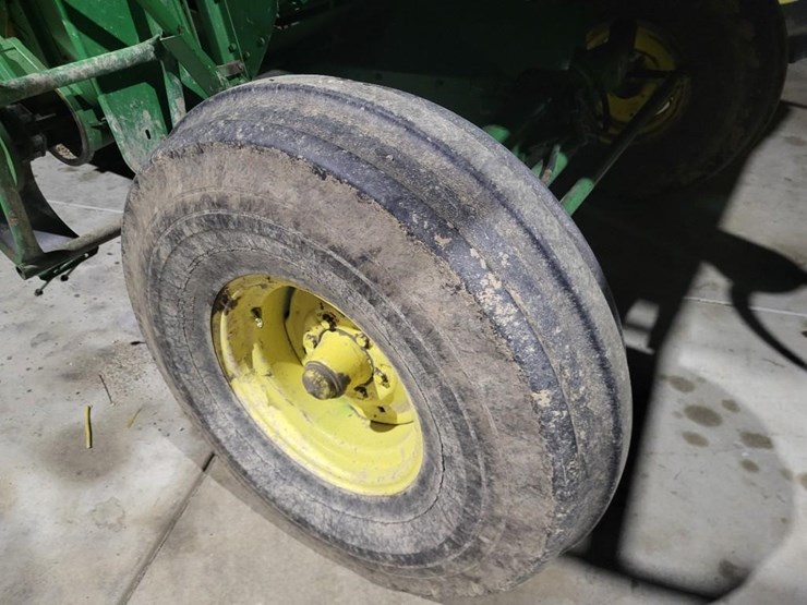 john-deere-4400-image-8