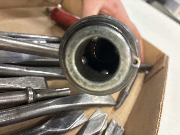 #115298-•-matco-air-hammer-w/bits-image-8