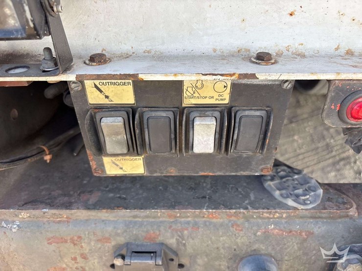 2014-ford-f550-image-27