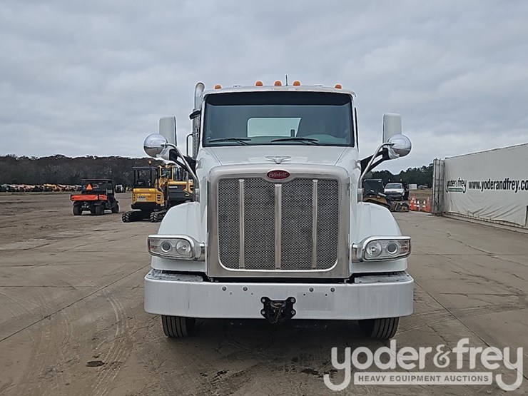2020-peterbilt-567-image-12
