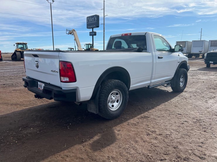 2020-ram-1500-classic-image-3