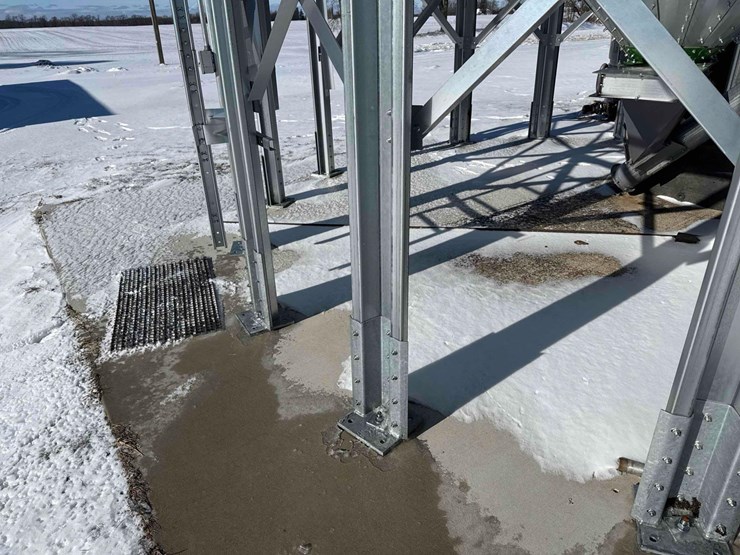 2023-sukup-v-bottom-hopper-image-9