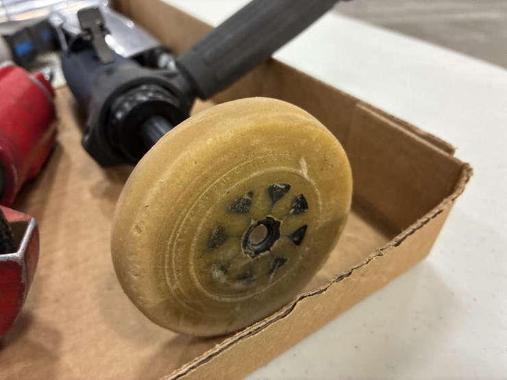 #115299-•-assortment-air-tools-image-8