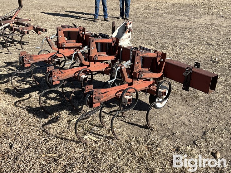 noble-2-row-s-tine-field-cultivator-image-5