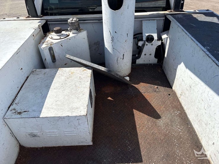 2014-ford-f550-image-29