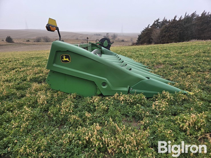 2022-john-deere-c8r-image-4