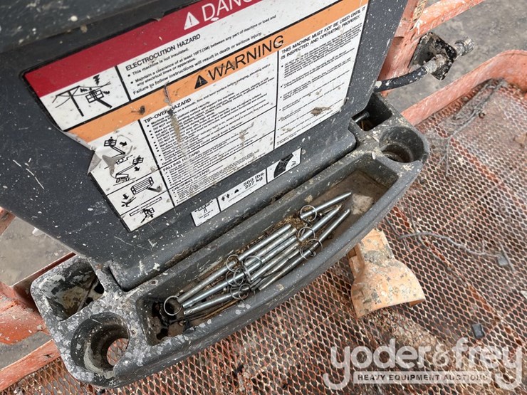 2013-jlg-800aj-image-17